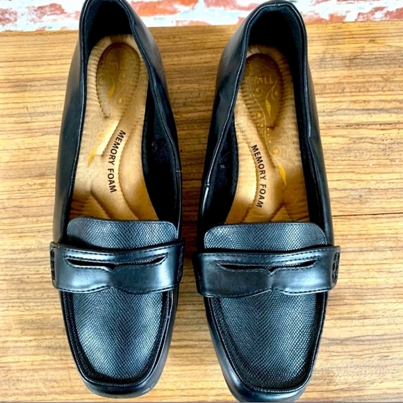 ♡ Black Faux Leather Penny Loafers 11W - Picture 2 of 15